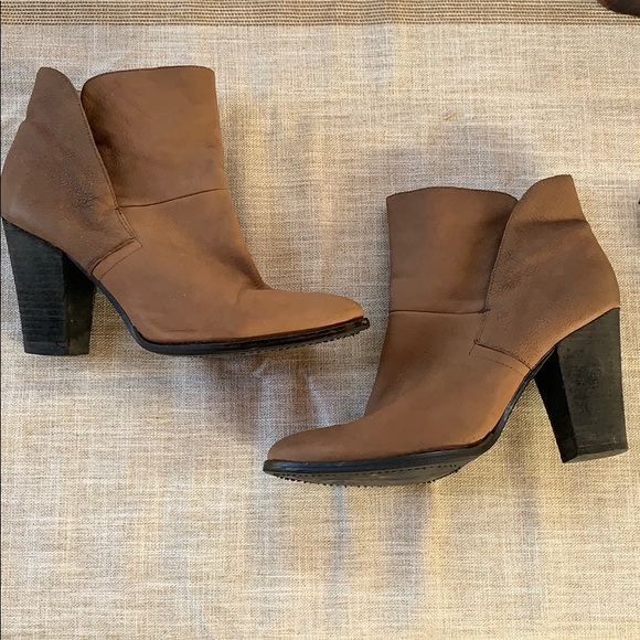 Vince Camuto brown leather heeled ankle boots - Picture 1 of 7